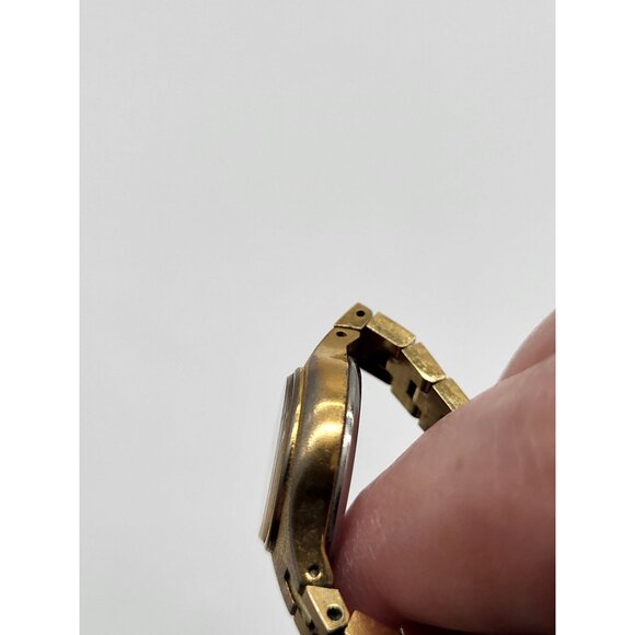 Bulova Watch Co. Caravelle Quartz Gold Tone Women's Watch Dainty Thin VTG - Picture 10 of 13